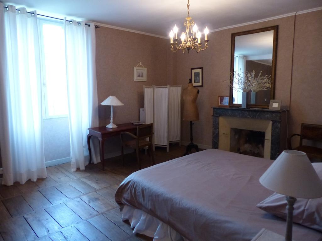 Le Domaine De Panissac Bed and Breakfast Berneuil  Pokój zdjęcie