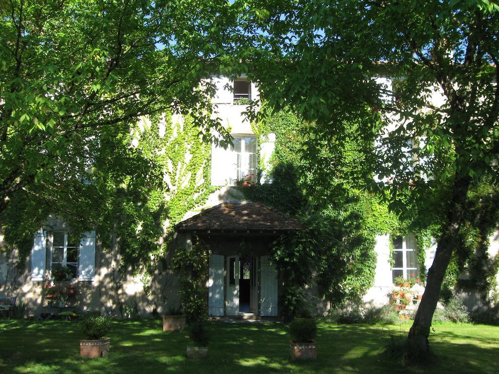Le Domaine De Panissac Bed and Breakfast Berneuil  Zewnętrze zdjęcie